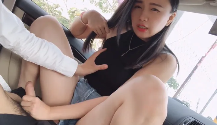 Làm gì với tài xế Uber trong xe & Đầu hôn trong miệng.