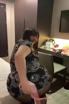 mima台湾露出妹～旗袍屁屁丝袜和跳舞