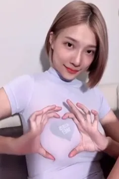 Vòng một hình trái tim đẹp trông rất đẹp.