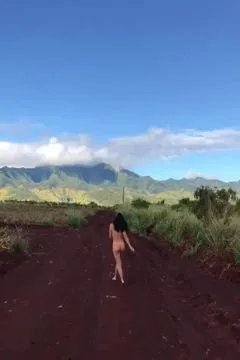 Ana Cheri nackt in der Feld