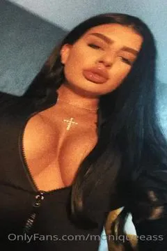 Moni 这件深V够性感吗