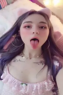 Cette beauté est divinement belle