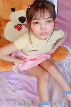 demidollz fille sexy avec de belles poitrines
