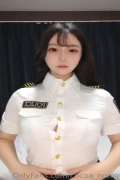 巨乳警察cocoa_nomimono的制服好像太小了