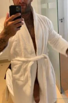 Andy Lee et les autres vont offrir une grande surprise à la masseuse
