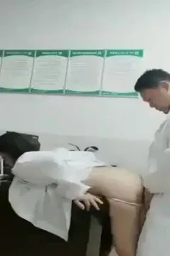 Ohne Patienten kann der Arzt mit dem Arzt schlafen, um alle Krankheiten zu heilen