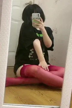 La vierge en bas petit mouton ~ des bas rouges super sexy ~