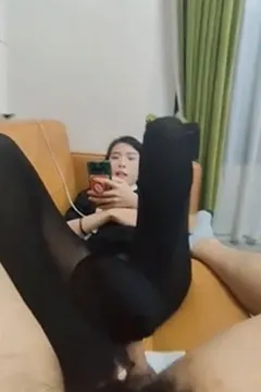 淫女用脚大踩小屌