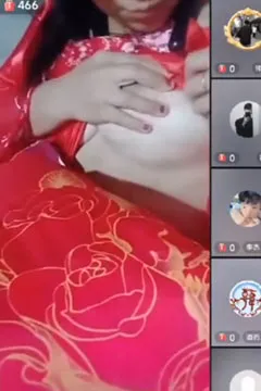 直播公然露奶