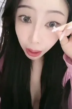 Beauté maquillage décolleté profond