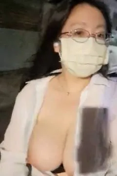 巨乳妹子Claire0607018穿这样上班可以吗？