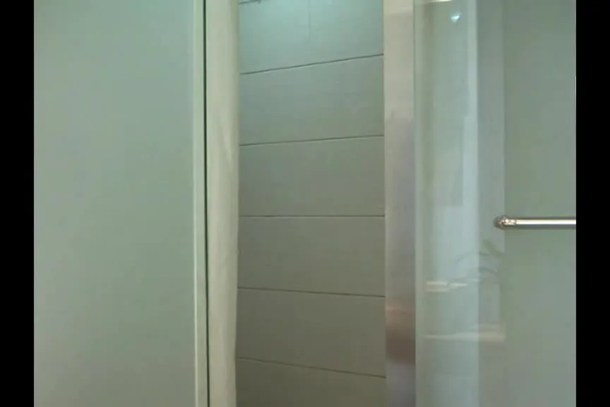 Überraschend schöne Modelle werden von Fotografen in Hotels gegen Bezahlung beim Fotografieren von Porträts beschäftigt