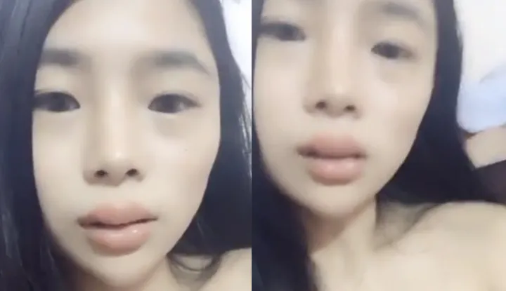 Cô gái dễ thương cho thấy lỗ nhỏ của mình để thu hút anh trai đưa cô ra ngoài.