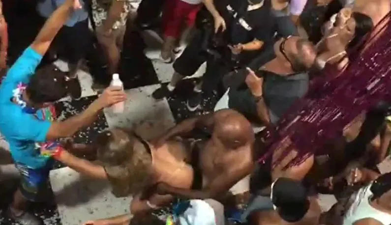 [European/US] Brazil Sex Carnival ~ Having the Hots for One Another During the Parade, Directly Took Her to Party Scene Humping Her Brains Out Live!!