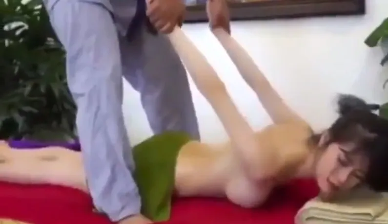 Genießen Sie die Thai-Massage von Cucumber~ Geben Sie Ihre großen Brüste dem Saunameister~