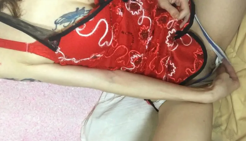 Traditionelles chinesisches Kostüm Mädchen, guten Nachmittag, langweilig~ selbst die Löcher spielen~