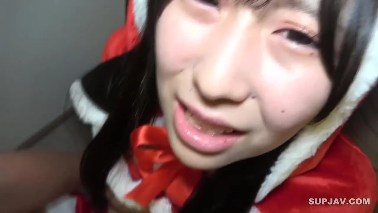 FC2-PPV-4145047 Special Year-End Sale Price! [Uncensored] Super Cute and Beautiful Sakamichi-Type Girlfriend in Santa Cosplay Homemade Video ♡ Ends with a Massive Creampie on the Bed! Thank you for this year. Looking forward to next year.