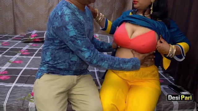 Desi Pari 阿姨用清晰的印地语音频为了钱而性交