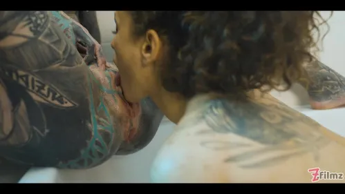 Z-Filmz : Anuskatzz et Stacy Bloom se font fister les fesses