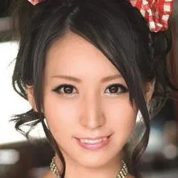 板野有纪
